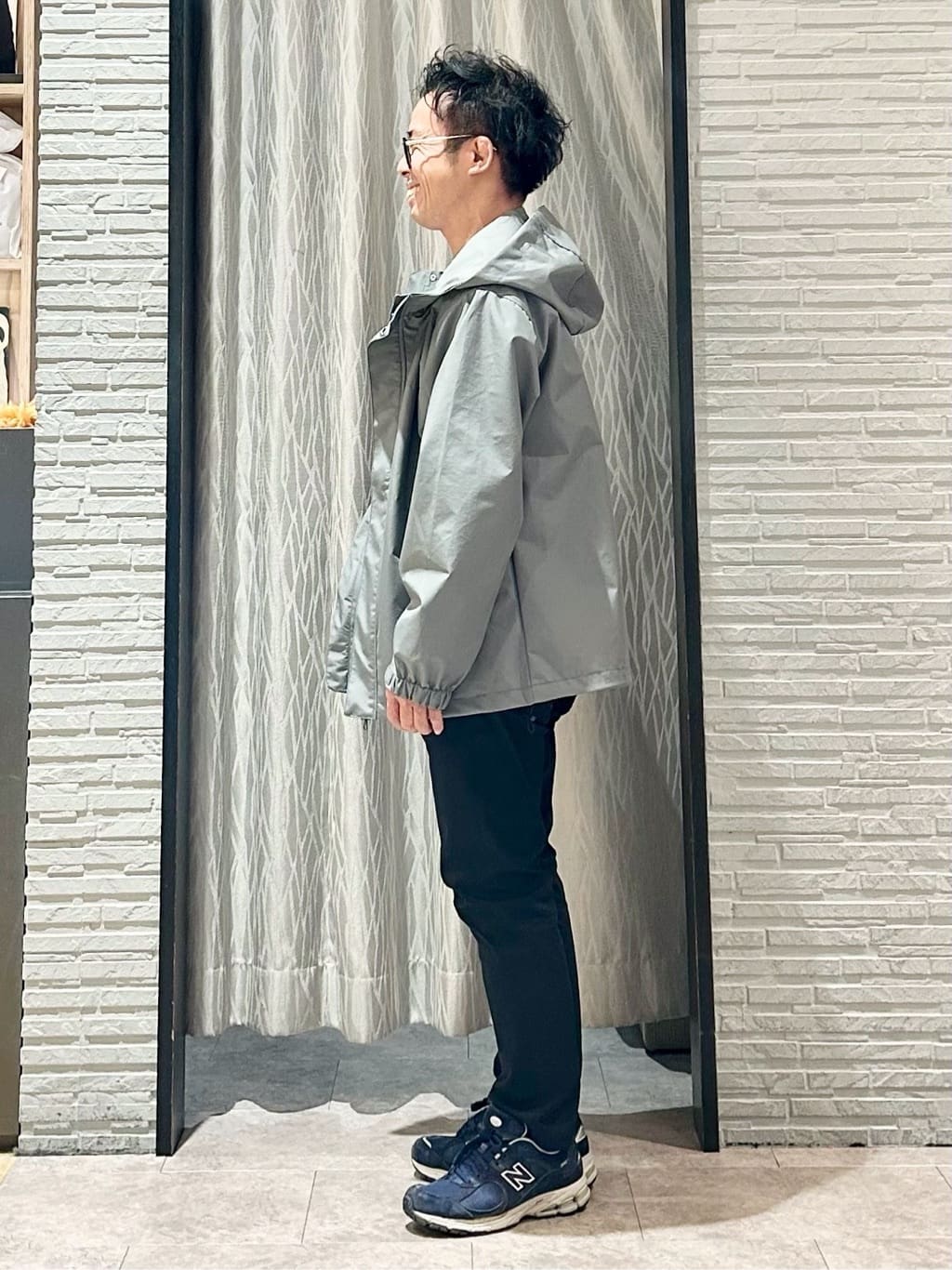 KENJI Iさんの「THE SHOP TK｜【季節の変わり目に最適】ナイロンマウンテンパーカ  防風/洗濯機OK」を使ったコーディネート