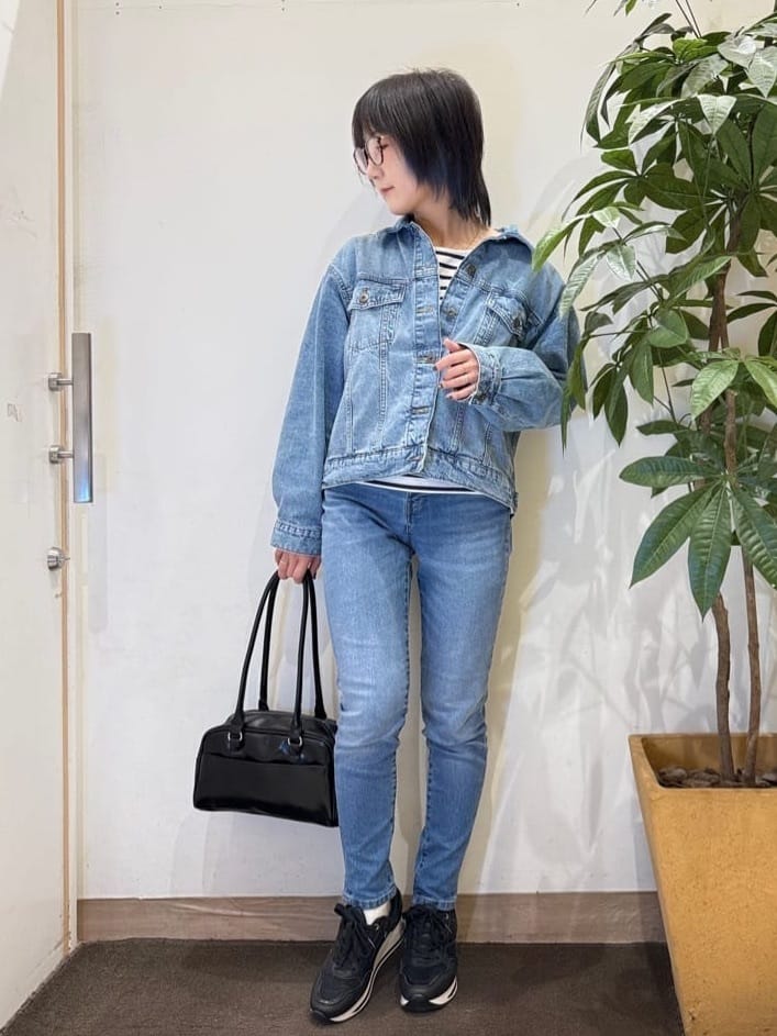 misakiさんの「SHOO･LA･RUE｜【SHOO・LA・RUE DENIM】羽織るだけでこなれる　オーバーサイズデニムジャケット」を使ったコーディネート