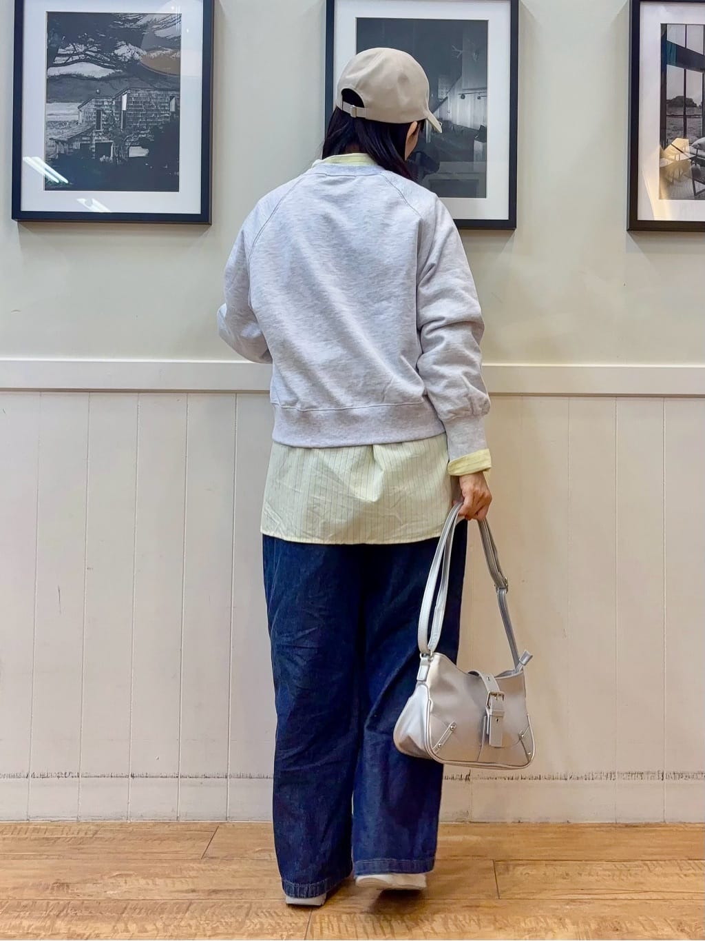 ゆうさんの「SHOO･LA･RUE｜MIX調 シンプルラグランスウェット」を使ったコーディネート
