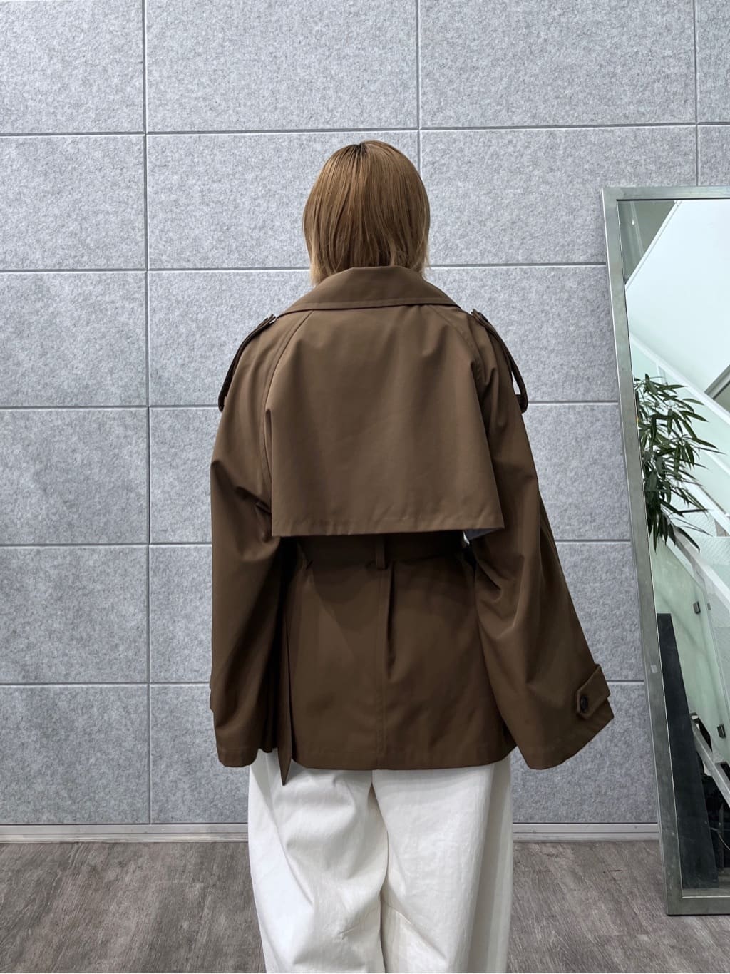 Harukaさんの「INDIVI｜【撥水】ボンディングショートトレンチ」を使ったコーディネート