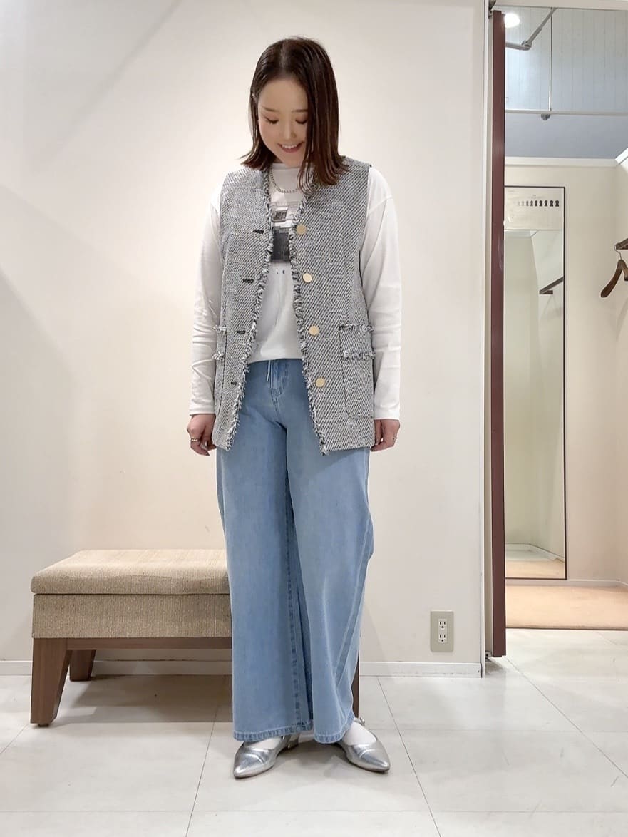 YUIさんの「UNTITLED｜【オンオフ使える】スラブツイード ジレ」を使ったコーディネート