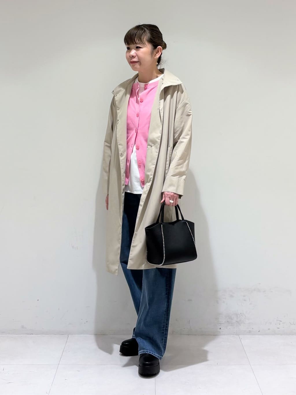 tsuyuさんの「INDIVI｜【撥水／軽量】ミニマル スタンドカラーコート」を使ったコーディネート