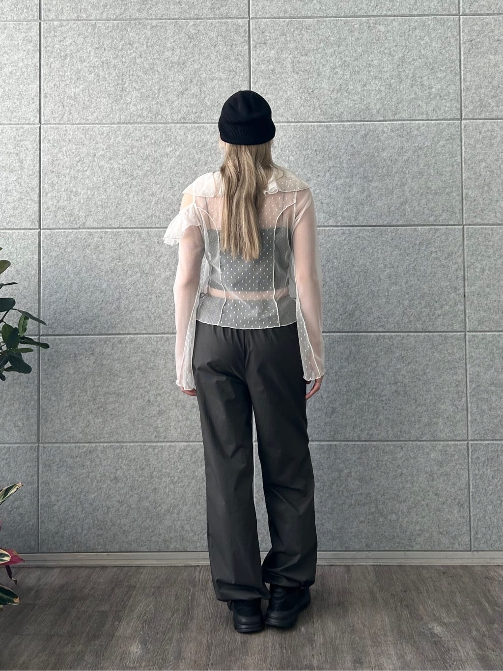 honoka Aさんの「CODE A｜tulle asymmetry blouse」を使ったコーディネート