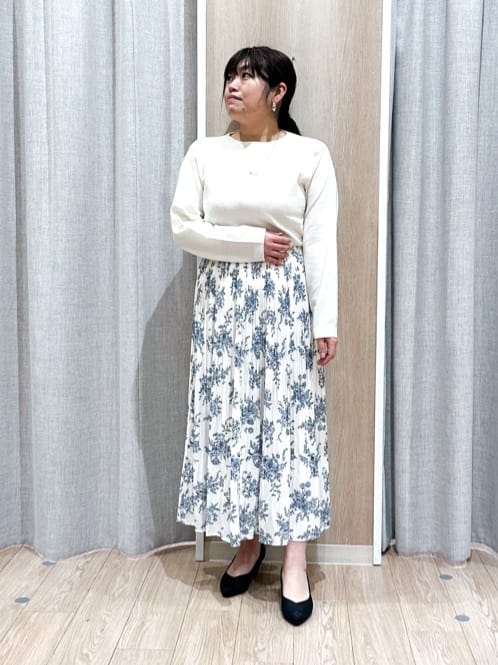 naoさんの「grove｜【選べる着丈/ウエストゴム】ヴィンテージサテンプリーツスカート【手洗いOK】」を使ったコーディネート