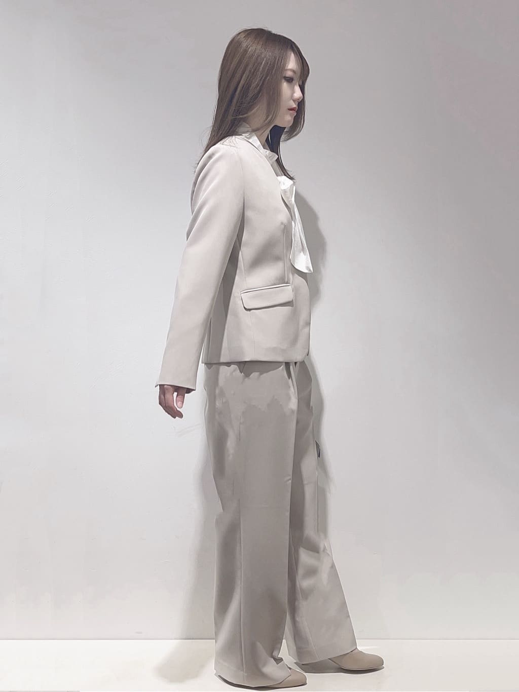 HITOMIさんの「grove｜【マシンウォッシュ／防シワ/SS-3L】ストレッチノーカラージャケット」を使ったコーディネート
