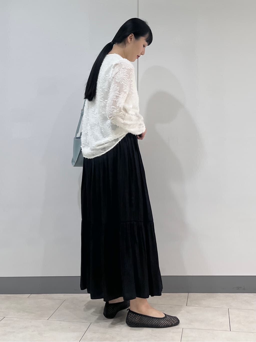 hasuさんの「INDIVI｜【華やか／大人シアー／セレモニー】カットフリンジブラウス」を使ったコーディネート