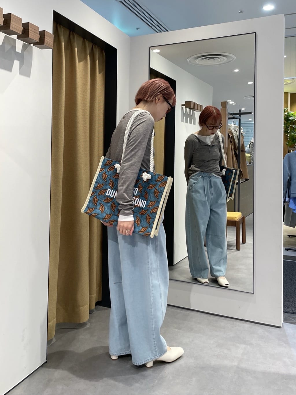mikuさんの「INDIVI｜バレルデニムパンツ」を使ったコーディネート