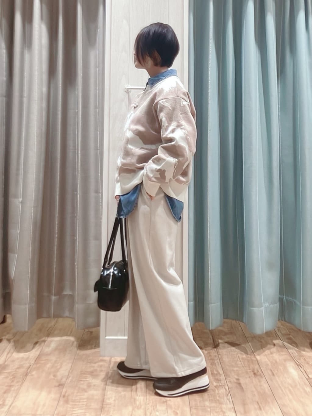 aaamiさんの「SHOO･LA･RUE｜【洗濯機可/S-LL】1枚で華やかに ラメ入りニュアンス柄ニット」を使ったコーディネート