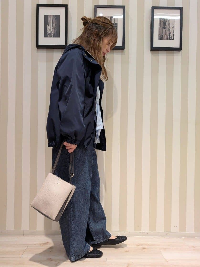 otaさんの「SHOO･LA･RUE｜【洗濯機可】ほんのり甘い アシンメトリーフリルの上品トップス」を使ったコーディネート