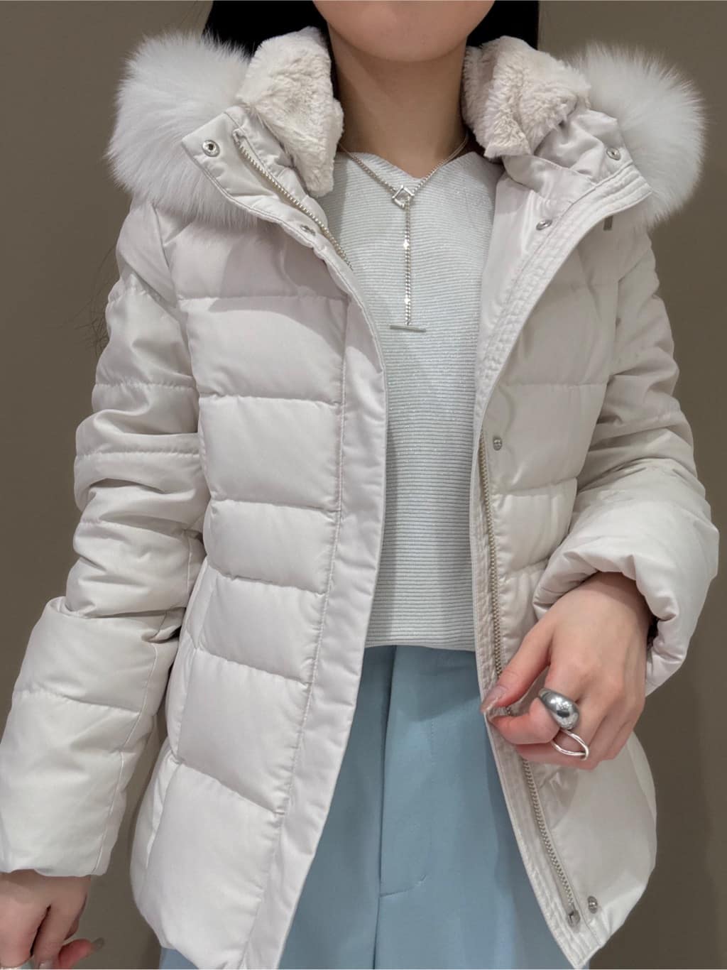 KEIKOさんの「INDIVI｜【名品／撥水／抗菌防臭】ショート丈リサイクルダウンコート」を使ったコーディネート