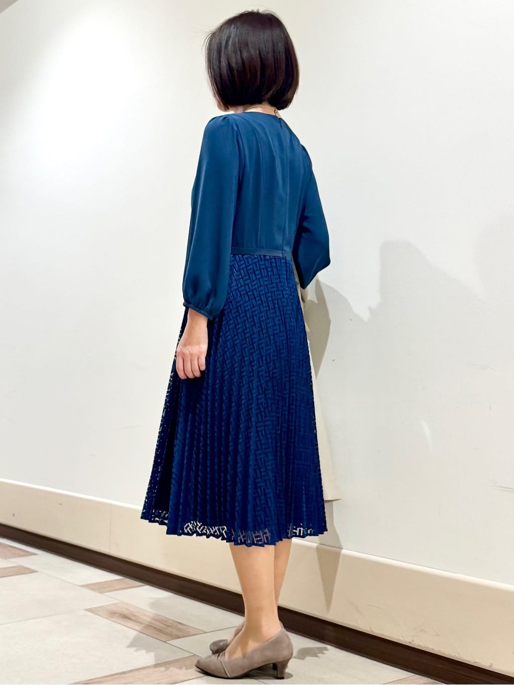 kaeさんの「Reflect｜【SS-4Lサイズ】シフォン&times;幾何柄レースプリーツワンピース」を使ったコーディネート