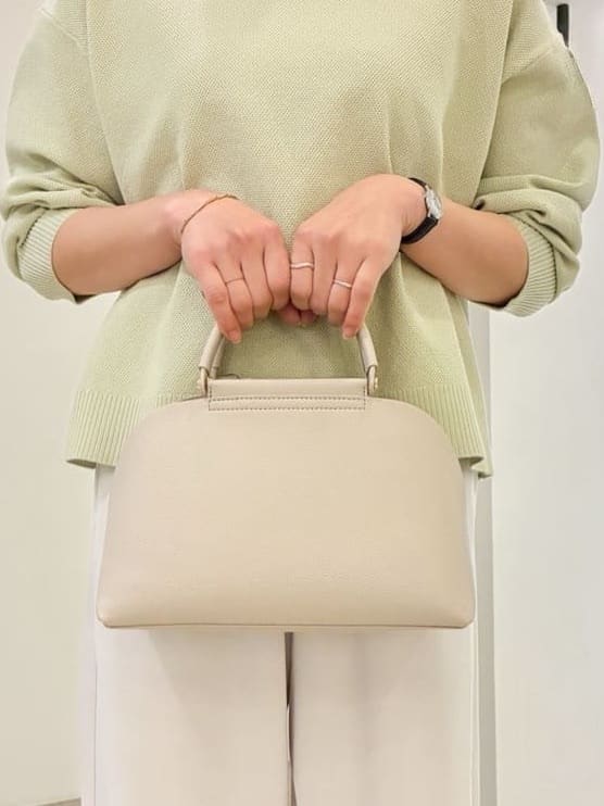 kanakoさんの「grove｜【撥水／シルエット2WAY】羽織るだけでサマになる、スタンドネックテントラインコート」を使ったコーディネート