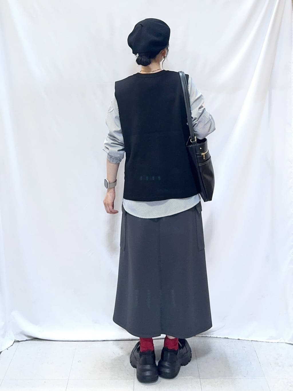 𝐇𝐢𝐫𝐨𝐦𝐢さんの「SHOO･LA･RUE｜【洗濯機可/S-LL】サイドポケットでこなれ感のある ダンボールカーゴスカート」を使ったコーディネート