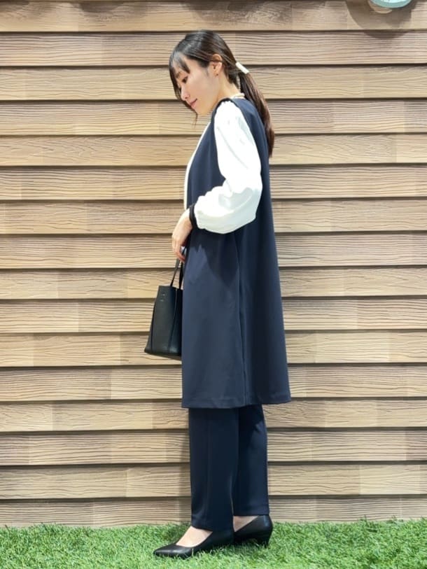 himiさんの「SHOO･LA･RUE｜【洗濯機可/セットアップ可/S-3L】きちんと楽に。カットジョーゼット ロングジレ」を使ったコーディネート
