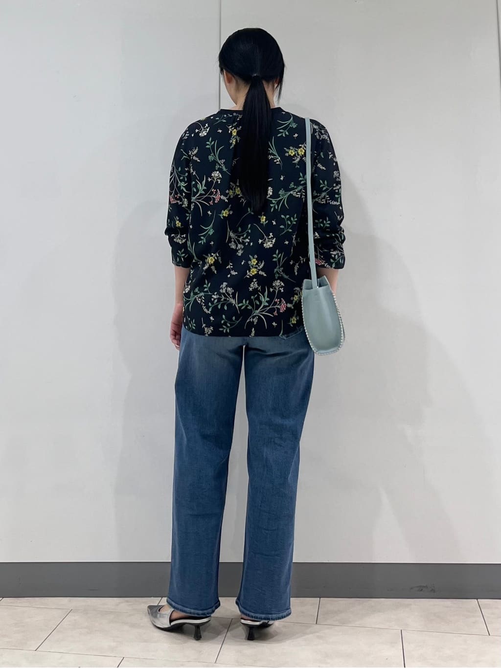 hasuさんの「INDIVI｜【花粉付着防止／撥水／UVケア】名品トレンチコート」を使ったコーディネート