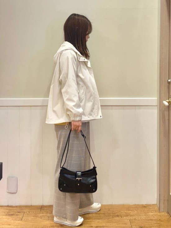 FUJIさんの「SHOO･LA･RUE｜【高レビュー/洗濯機可/S-LL】さらに軽くなった スポンディッシュ裾フェイクトップス」を使ったコーディネート