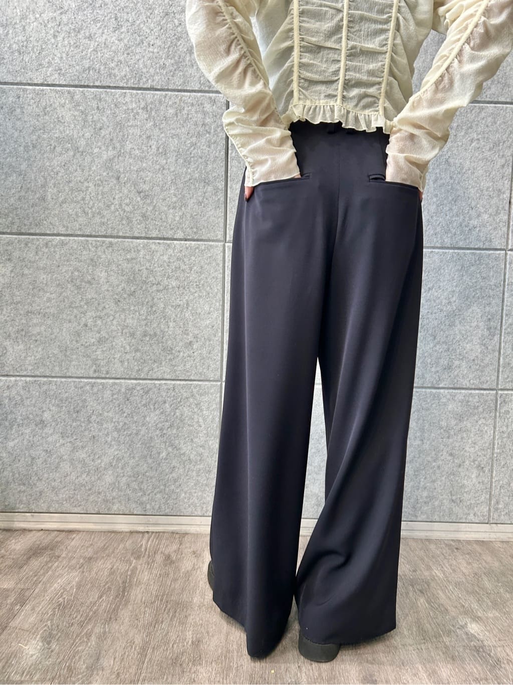 harunaさんの「CODE A｜dobby ruffle blouse」を使ったコーディネート