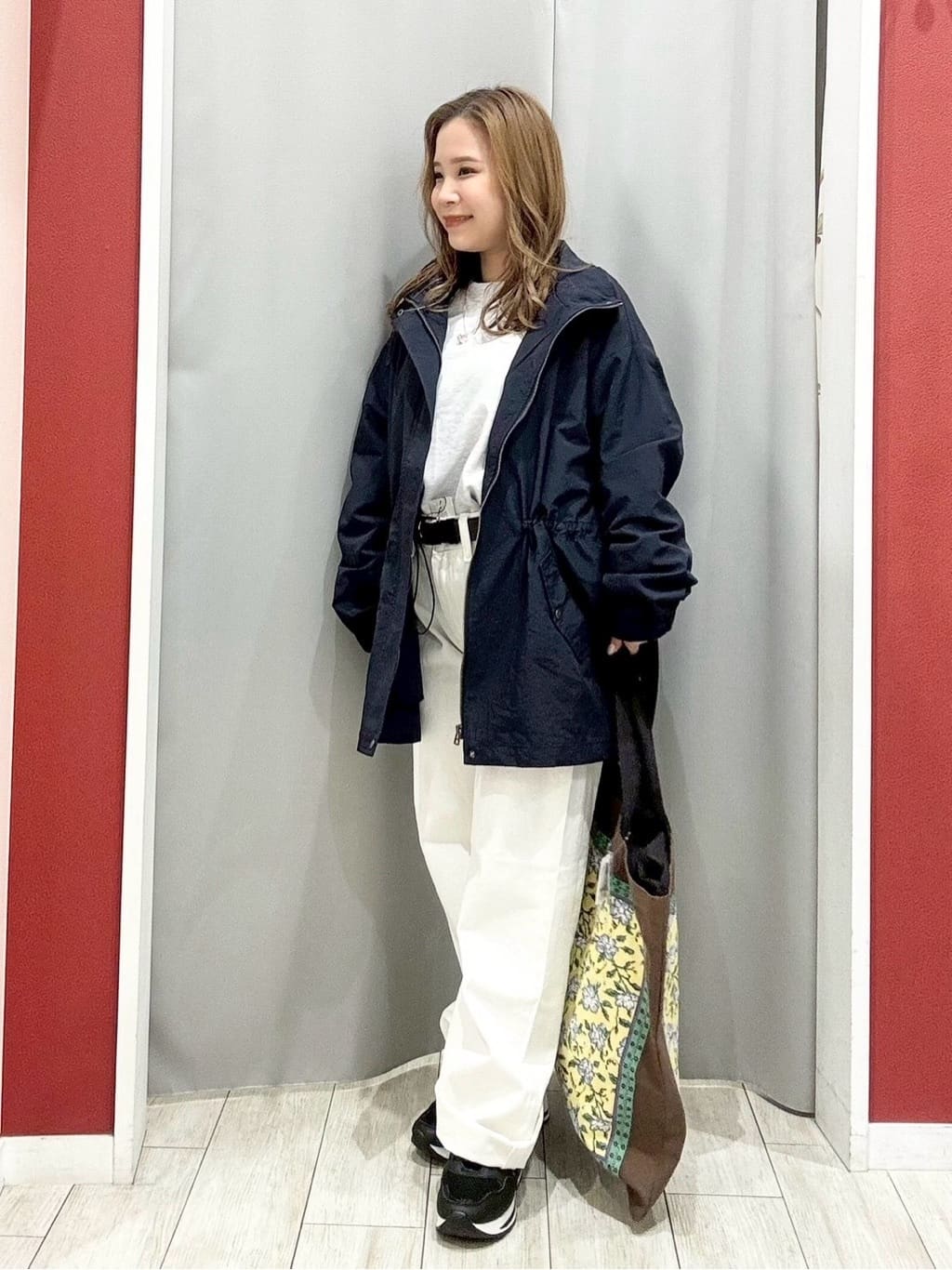 shioさんの「SHOO･LA･RUE｜MIX調 シンプルラグランスウェット」を使ったコーディネート