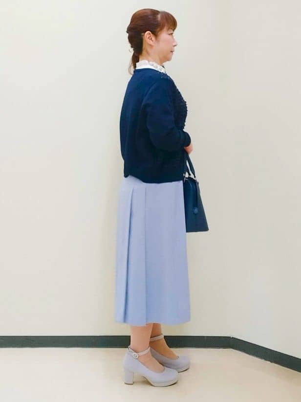 花さんの「Reflect｜【接触冷感】フリルネックサテンジャカードブラウス」を使ったコーディネート