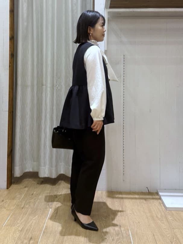 chさんの「THE SHOP TK｜【通勤・きちんと見えに】ダブルクロス ペプラムジレ/セットアップ可」を使ったコーディネート