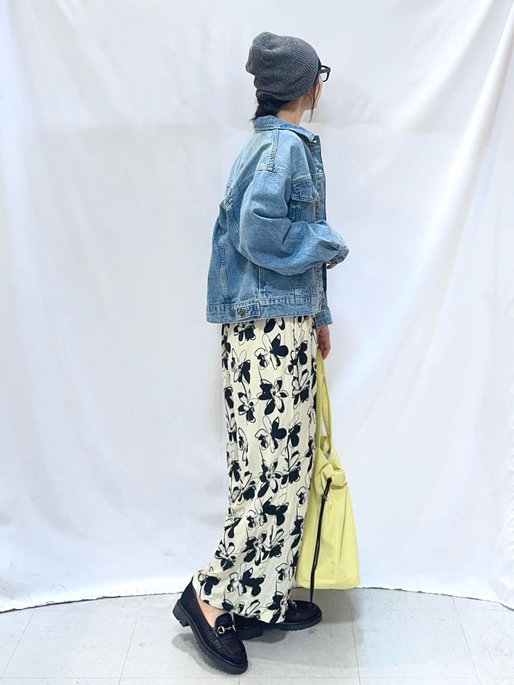 𝐇𝐢𝐫𝐨𝐦𝐢さんの「SHOO･LA･RUE｜【SHOO・LA・RUE DENIM】羽織るだけでこなれる　オーバーサイズデニムジャケット」を使ったコーディネート