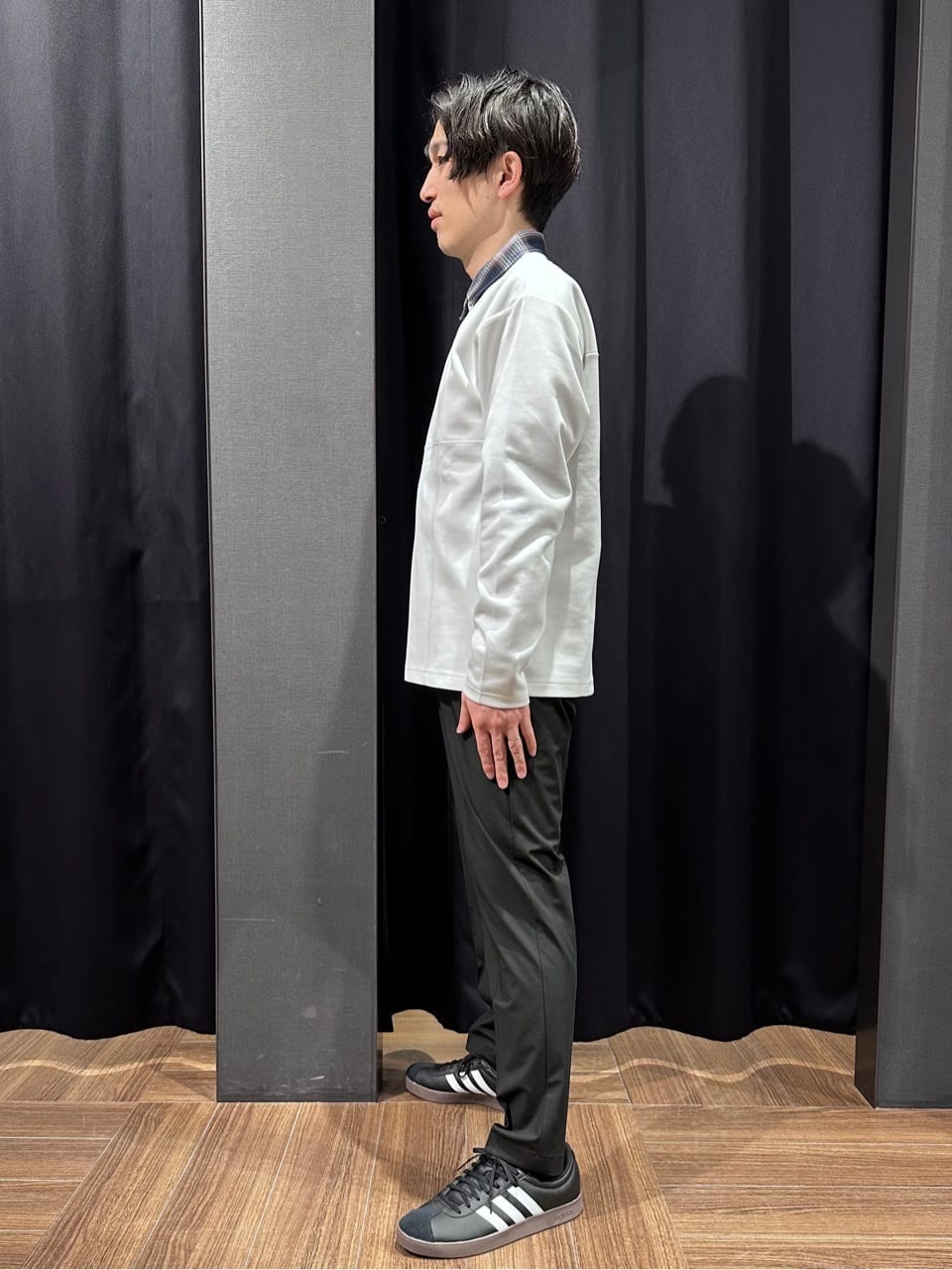 tomoyaさんの「THE SHOP TK｜ダンボール ステッチ切替デザイン 長袖Tシャツ 洗濯機OK」を使ったコーディネート