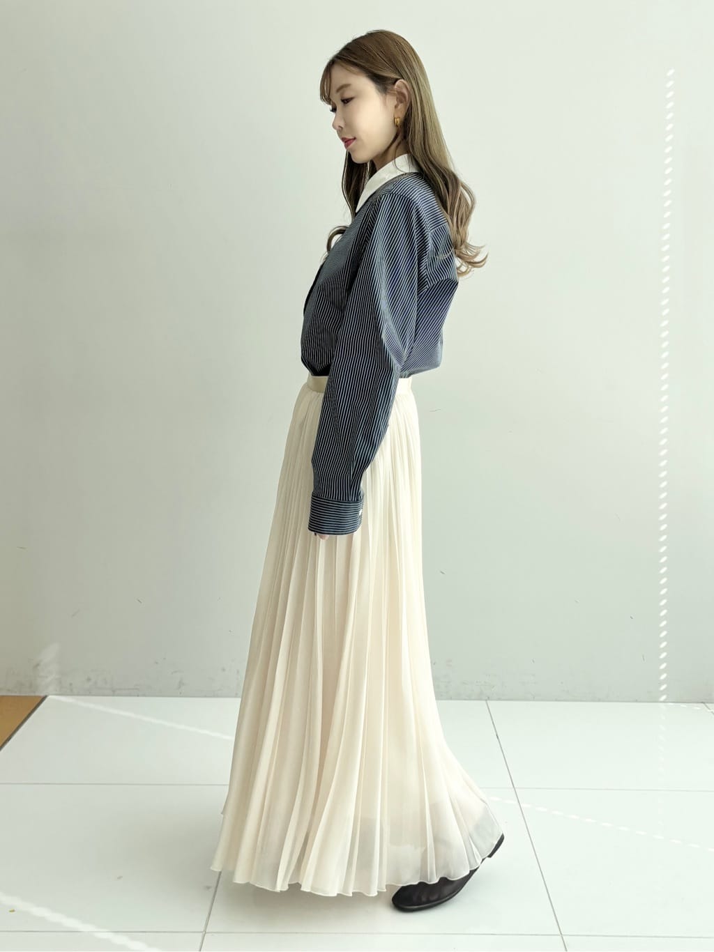 清水夏姫さんの「DRESSTERIOR｜◆【通勤/着映え/ウォッシャブル】オーバーシルエット クレリックシャツ」を使ったコーディネート