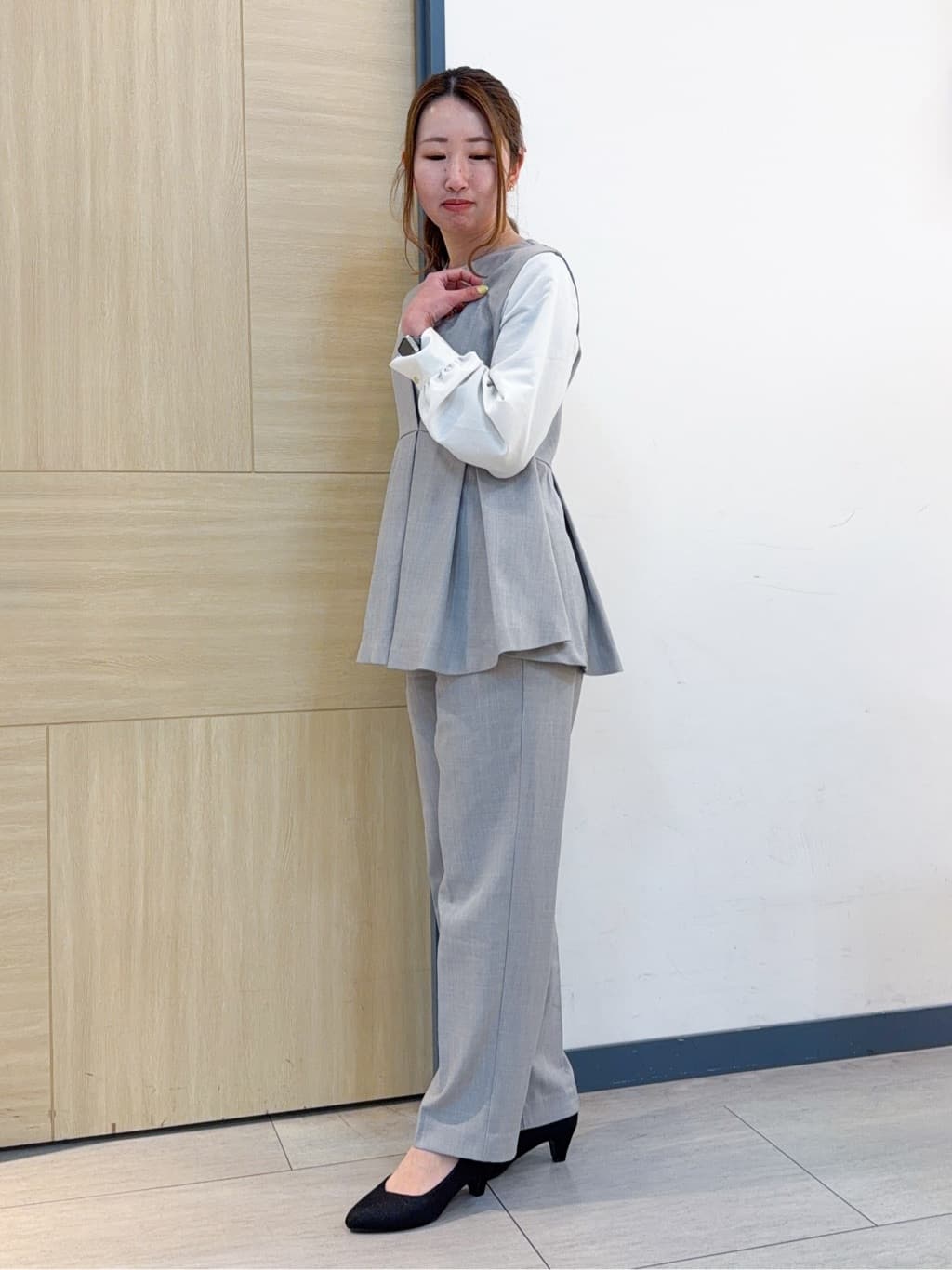 nanaさんの「grove｜【マシンウォッシュ/防シワ】袖ドッキングペプラムブラウス【着回しカセット】」を使ったコーディネート