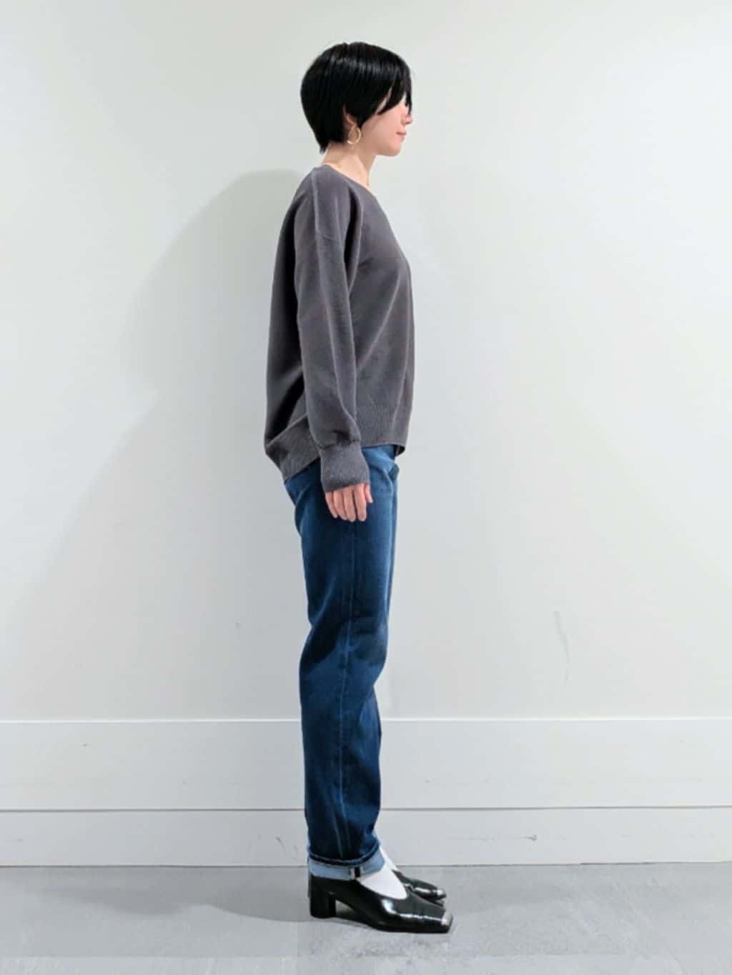 ミズタさんの「UNTITLED｜【7色展開/洗える/程よい透け感】ドライタッチVネックニット」を使ったコーディネート