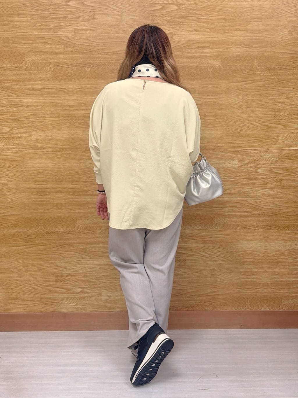 ぁむさんの「SHOO･LA･RUE｜【洗濯機可/S-LL】フラップポケットがアクセント ヘリンボーンワイドパンツ」を使ったコーディネート