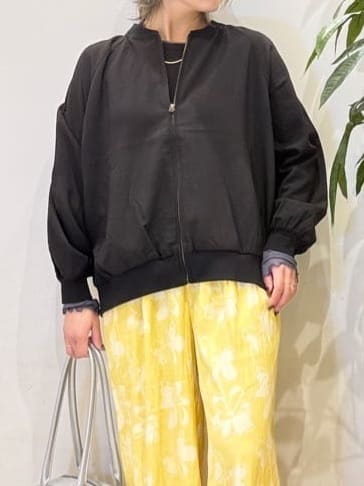 misakiさんの「SHOO･LA･RUE｜【洗濯機可/S-LL】さらっと快適　麻調ゆるリブブルゾン」を使ったコーディネート
