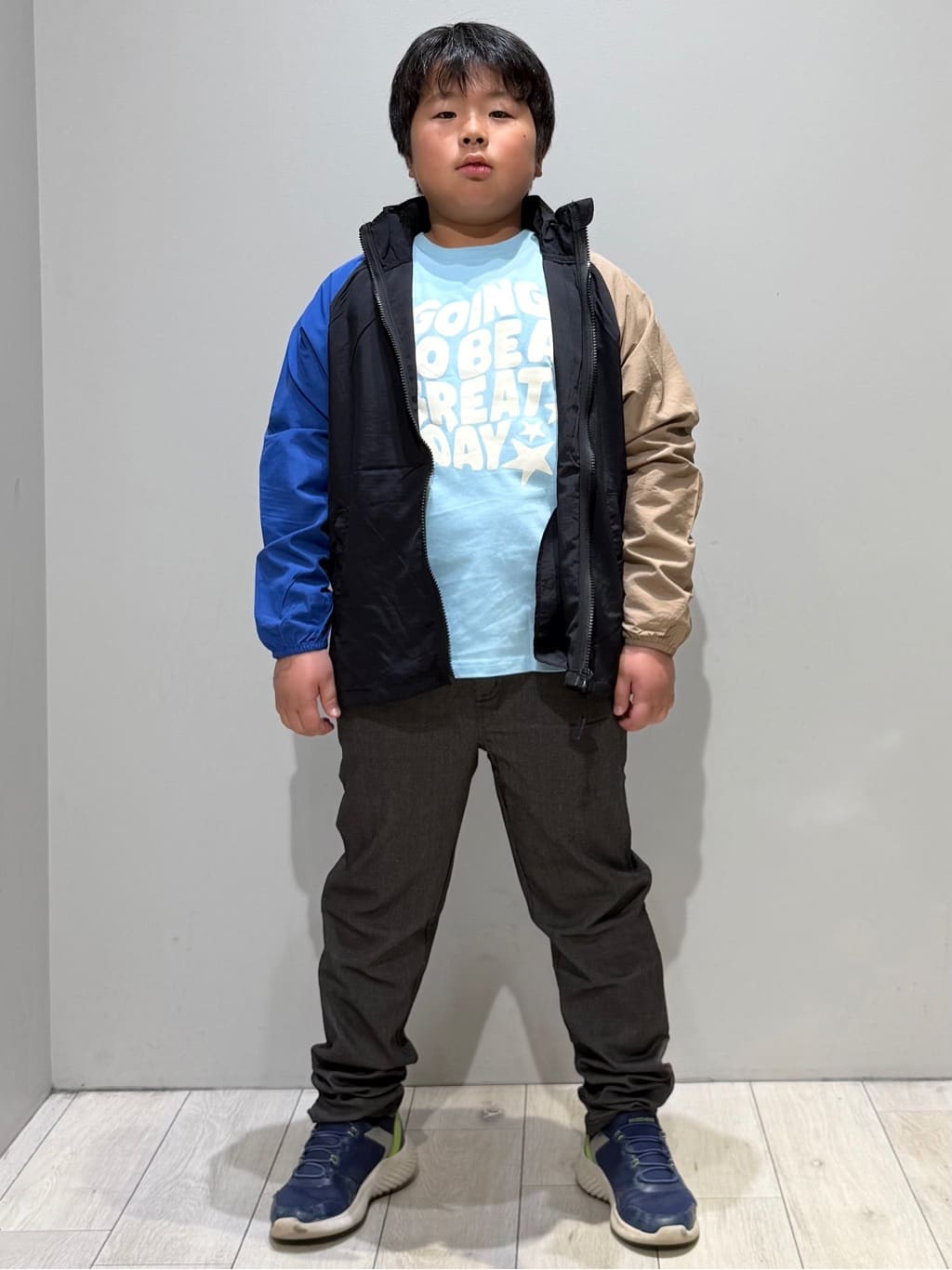 kuboさんの「THE SHOP TK｜【110－160】配色ナイロンブルゾン」を使ったコーディネート