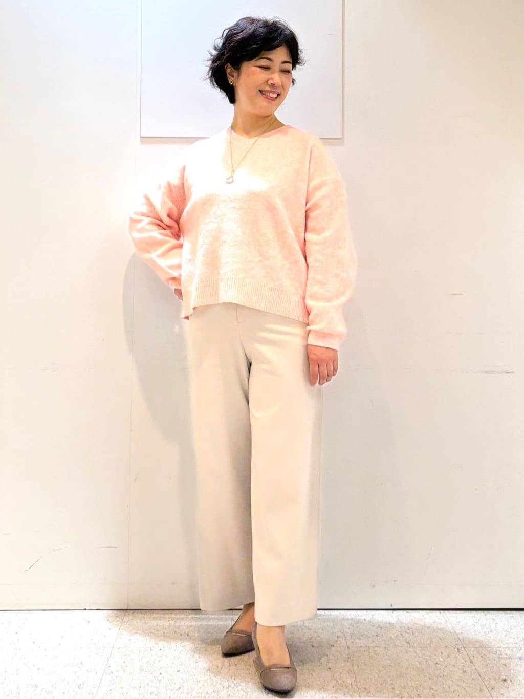 ヤスコさんの「Reflect｜【選べる5色／ゆったりシルエット】Vネックスパンコールニット」を使ったコーディネート