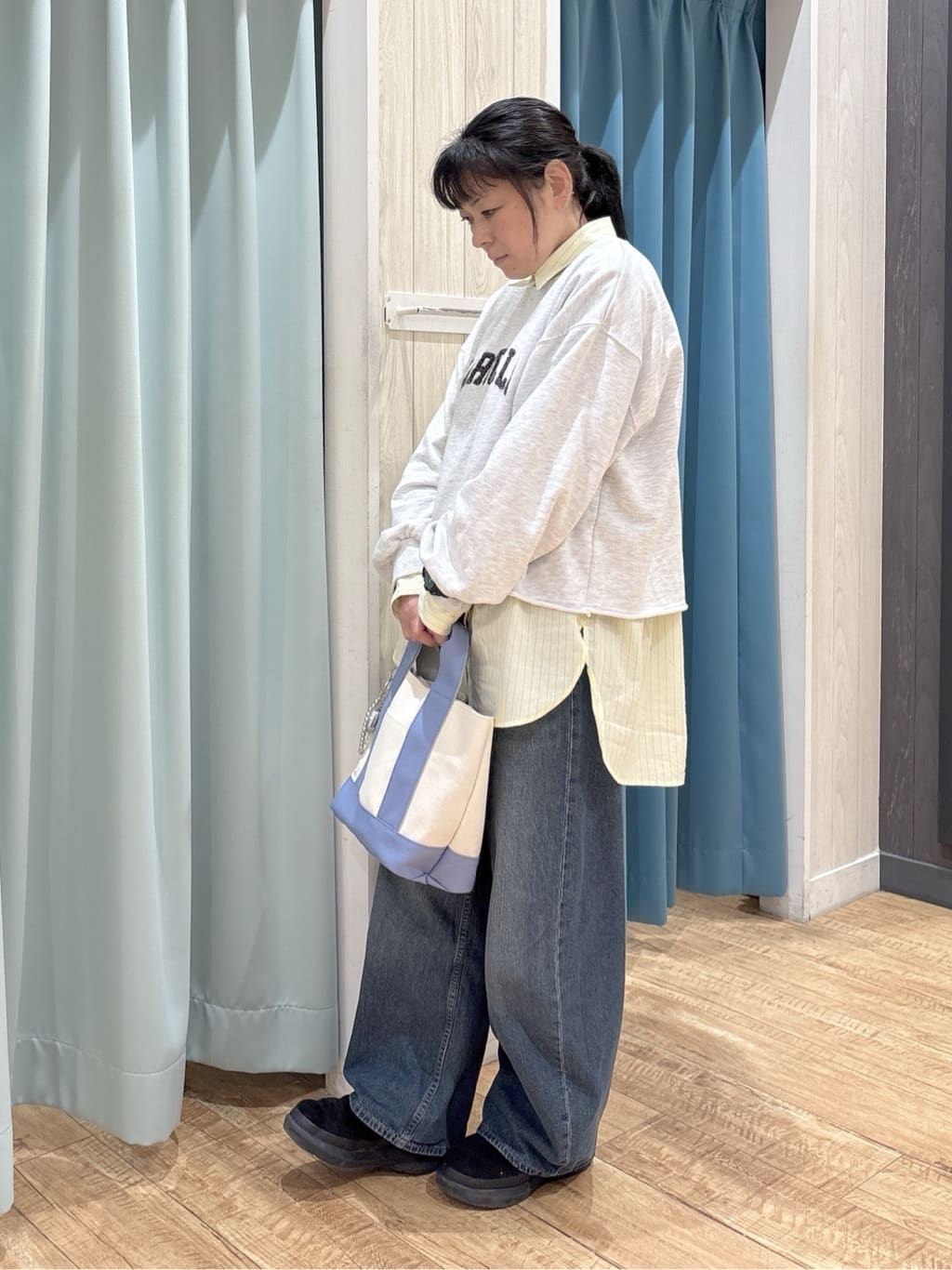 わかさんの「SHOO･LA･RUE｜【洗濯機可/S-LL】コーデの主役になる ロゴアソート 裏毛スウェット」を使ったコーディネート