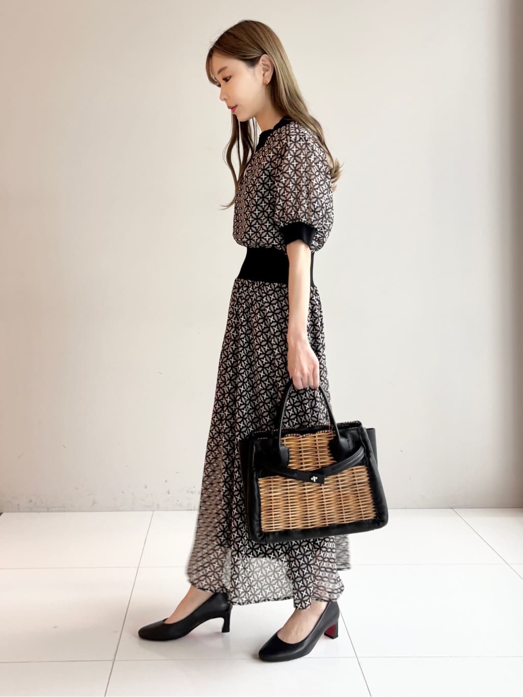 清水夏姫さんの「DRESSTERIOR｜【再入荷/otonaMUSE5月号掲載/ウォッシャブル】オーバーラップサークル シアードレス」を使ったコーディネート