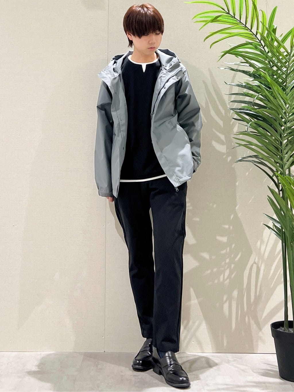 SHI-MAさんの「THE SHOP TK｜【季節の変わり目に最適】ナイロンマウンテンパーカ  防風/洗濯機OK」を使ったコーディネート