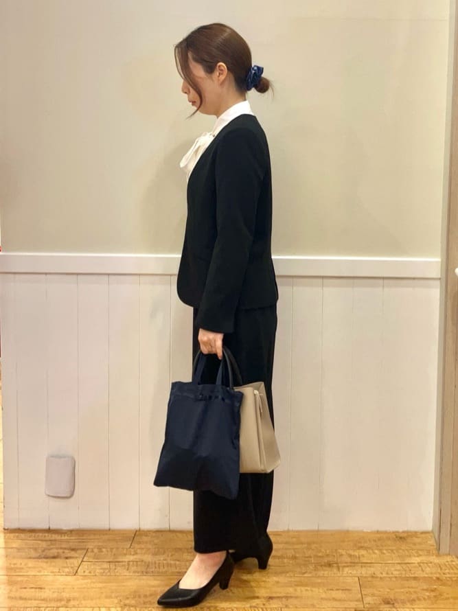 FUJIさんの「SHOO･LA･RUE｜【洗濯機可/セットアップ可/S-3L】きちんと楽に。カットジョーゼットノーカラージャケット」を使ったコーディネート