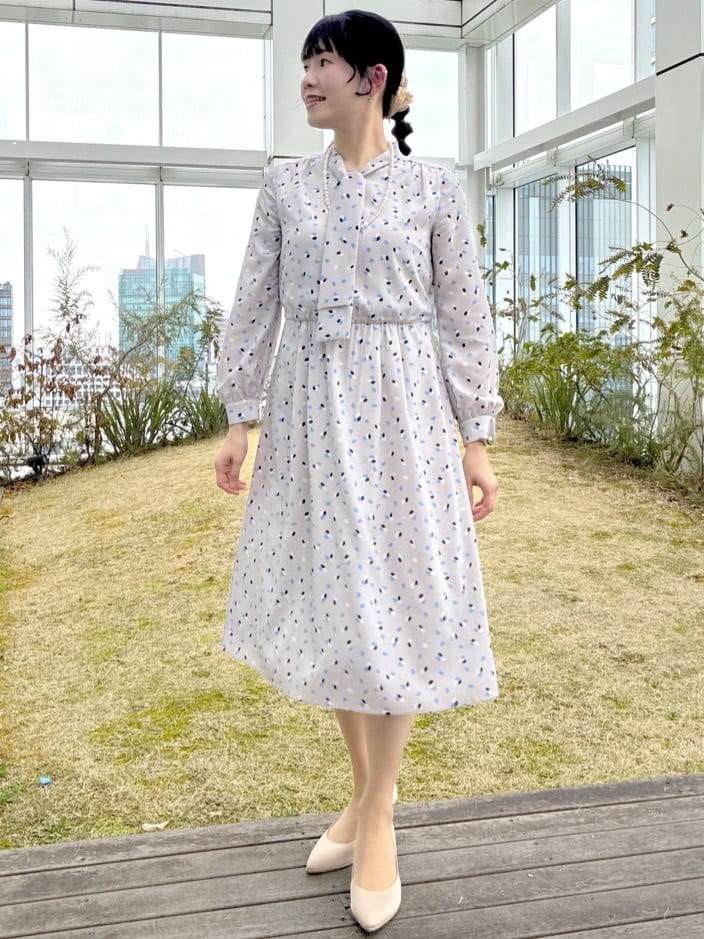 beni_gingerさんの「Reflect｜【セレモニー／通勤／おでかけに◎】フラワープリントボウタイワンピース」を使ったコーディネート