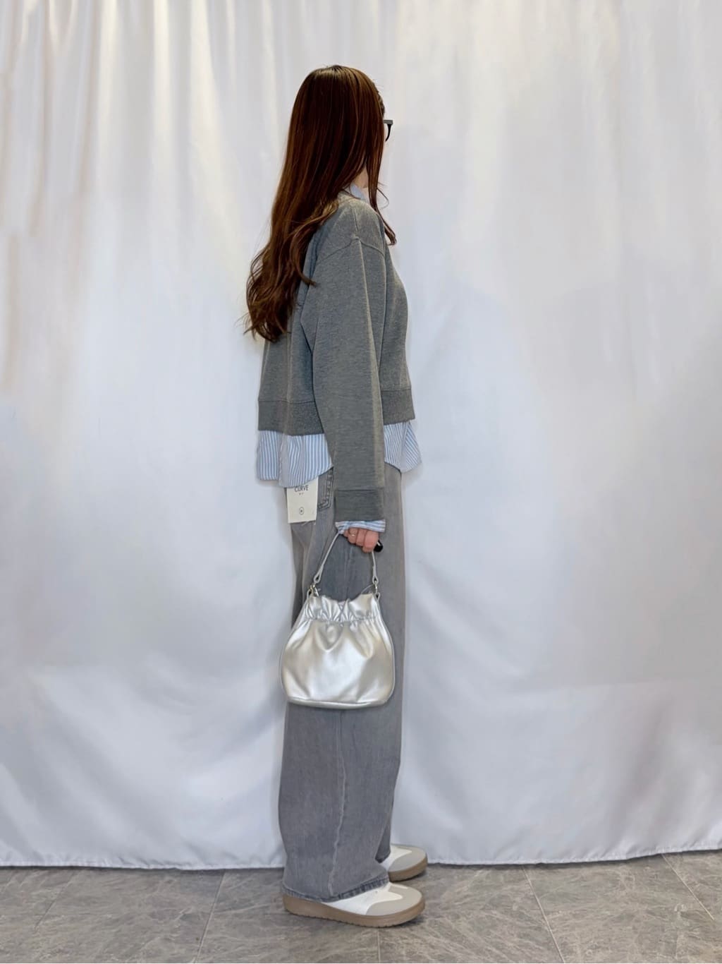 おうめさんの「SHOO･LA･RUE｜【SHOO・LA・RUE DENIM/高レビュー】ゆるっと決まる こなれカーブデニムパンツ」を使ったコーディネート