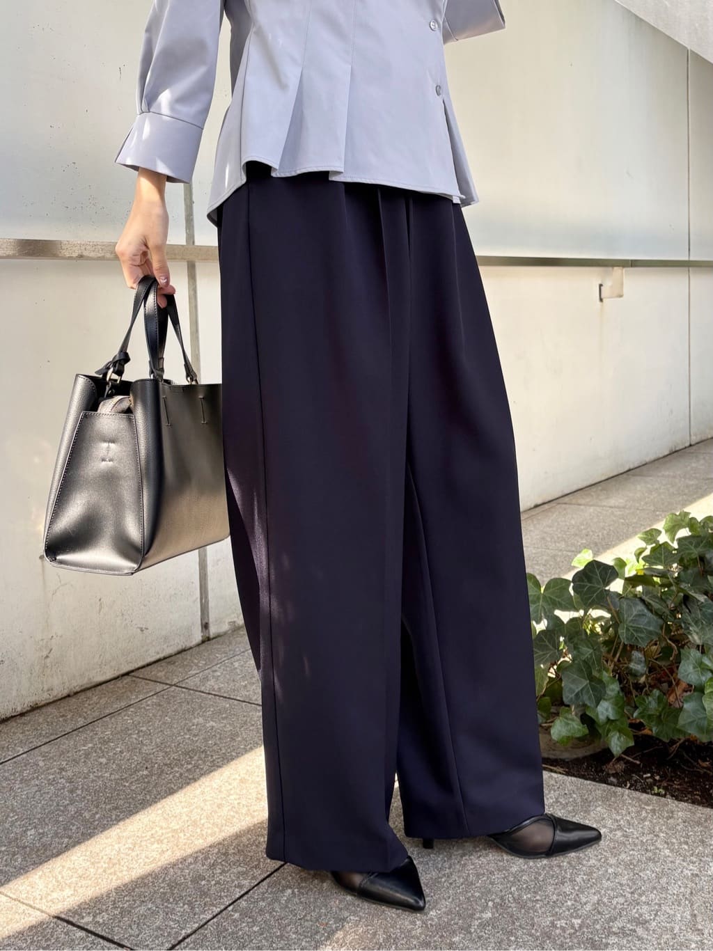 みさかさんの「index｜カシュクールタックシャツ【洗濯機OK／ストレッチ】」を使ったコーディネート