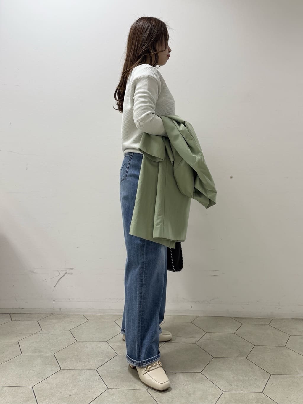 kahoさんの「INDIVI｜【褒められデニム】ワイドストレート デニムパンツ」を使ったコーディネート