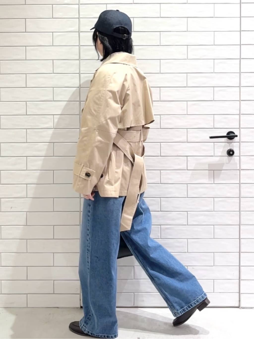 しおりさんの「OPAQUE.CLIP｜ミドルトレンチコート【洗濯機OK】」を使ったコーディネート