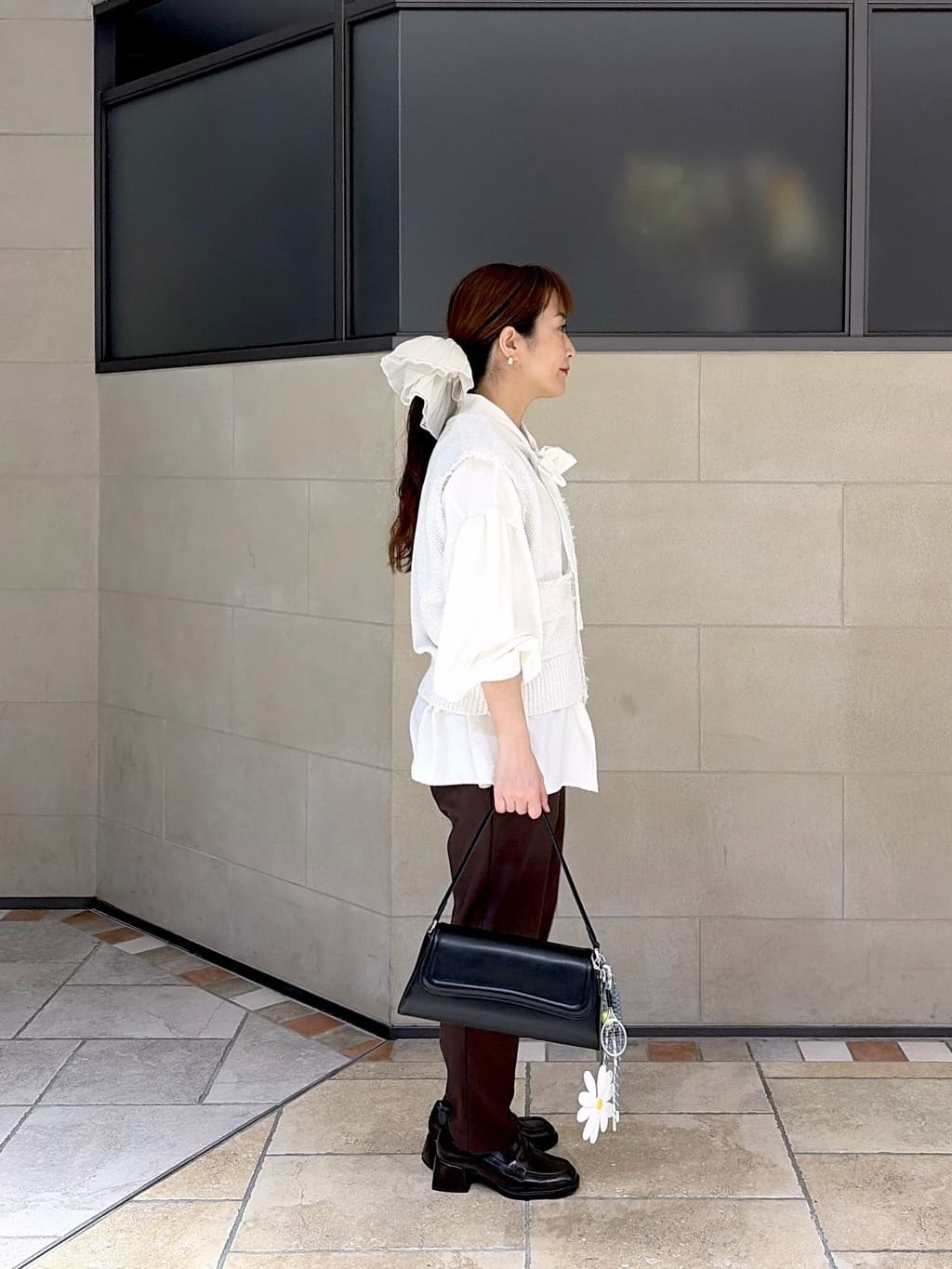 よねさんの「INDIVI｜Comfy SET UP｜イージーテーパードパンツ【セットアップ対応／通勤/カセット服】」を使ったコーディネート