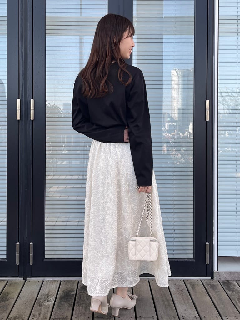 はばさんの「Couture brooch｜【綿100％・洗える】パリジェンヌ プリントTシャツ」を使ったコーディネート