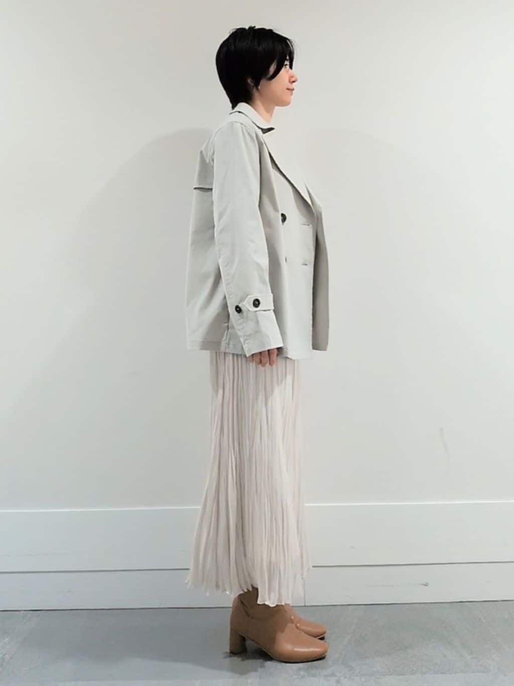 ミズタさんの「UNTITLED｜【定番人気/はっ水/洗える】タスランショートトレンチコート」を使ったコーディネート
