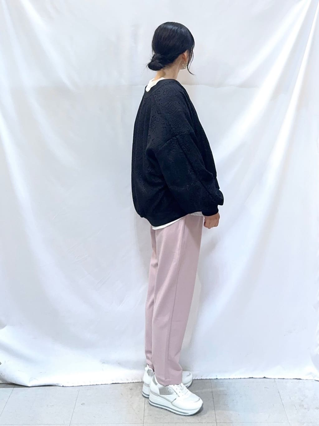 𝐇𝐢𝐫𝐨𝐦𝐢さんの「SHOO･LA･RUE｜ちょうどいい華やかさ　ふんわりレースブルゾン」を使ったコーディネート