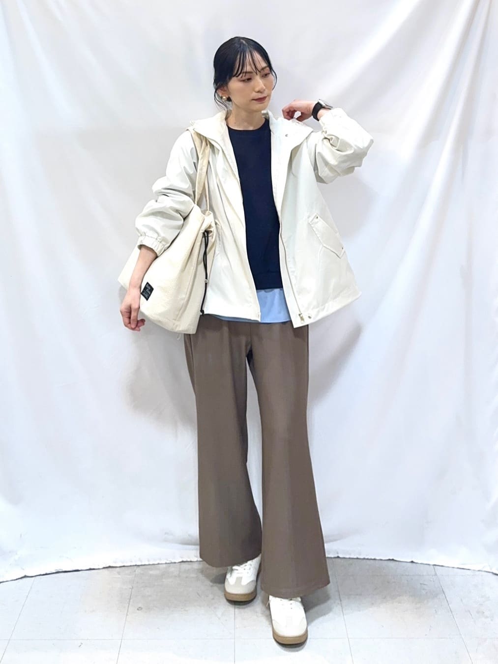 𝐇𝐢𝐫𝐨𝐦𝐢さんの「SHOO･LA･RUE｜【洗濯機可】1枚でサマ見え ラメニットソー レイヤード風トップス」を使ったコーディネート