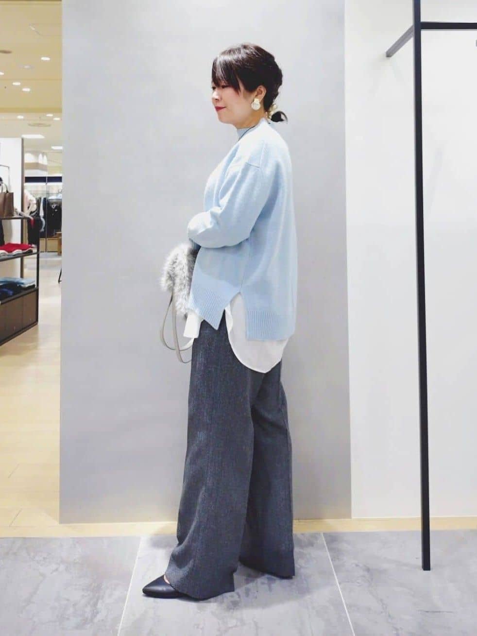 TOMOMIさんの「INDIVI｜【褒められパンツ/ウール調素材】ラメ混ワイドパンツ」を使ったコーディネート