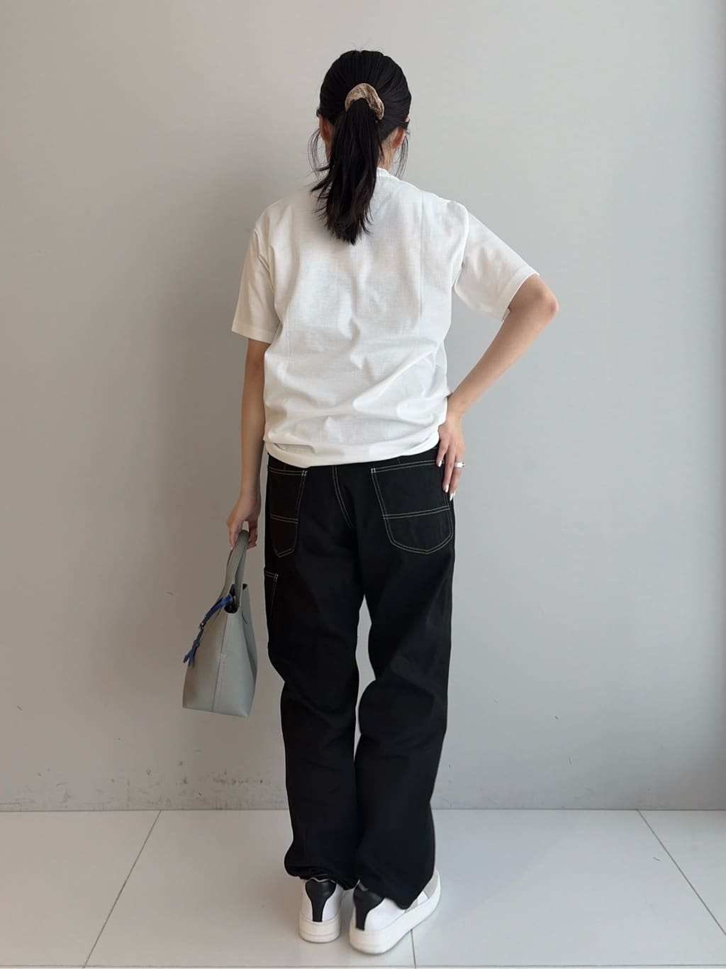 Akutagawaさんの「TAKEO KIKUCHI｜ロゴグラフィック プリントTシャツ」を使ったコーディネート