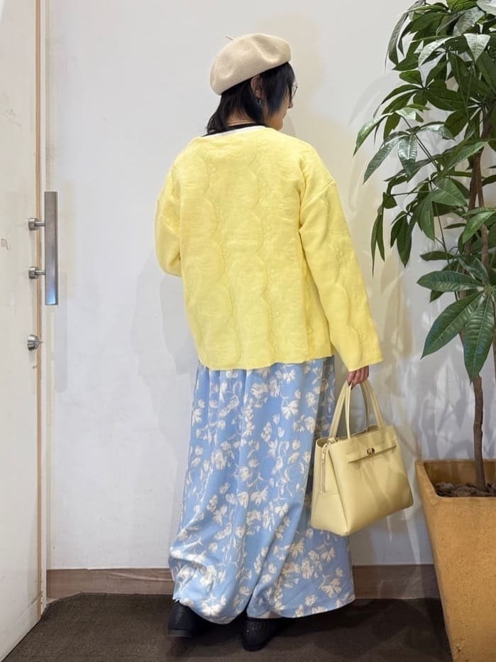 misakiさんの「SHOO･LA･RUE｜【洗濯機可/S-LL】幾何柄風デザインがアクセント ゆるVネックカーディガン」を使ったコーディネート